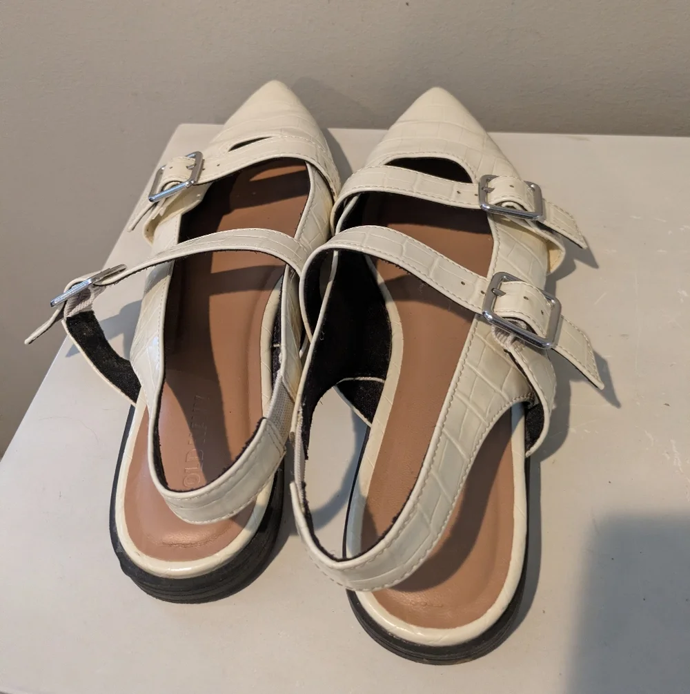 Old Navy White Crocodile Slingback Flats Size 8